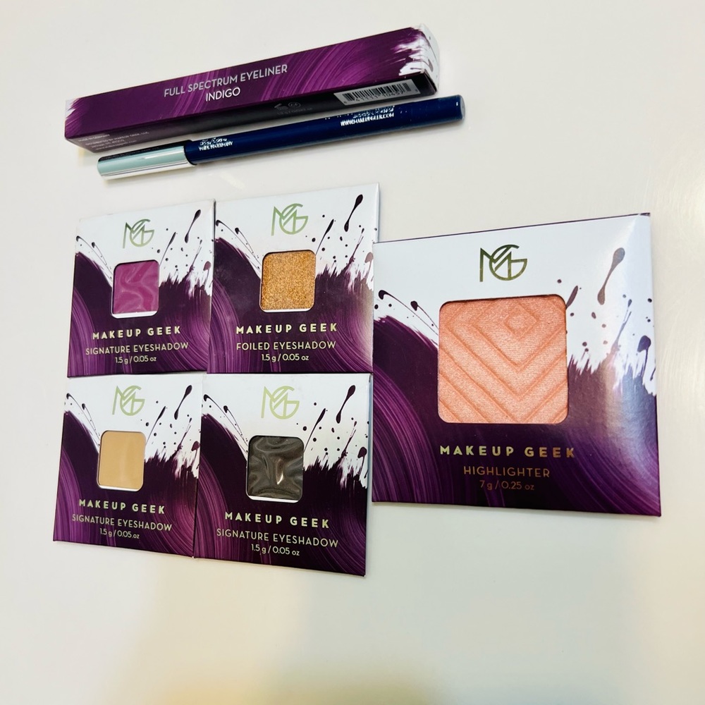💄Girls Night Look💄 with blue eyeliner and a highlighter by Makeup Geek NWT - Picture 2 of 3